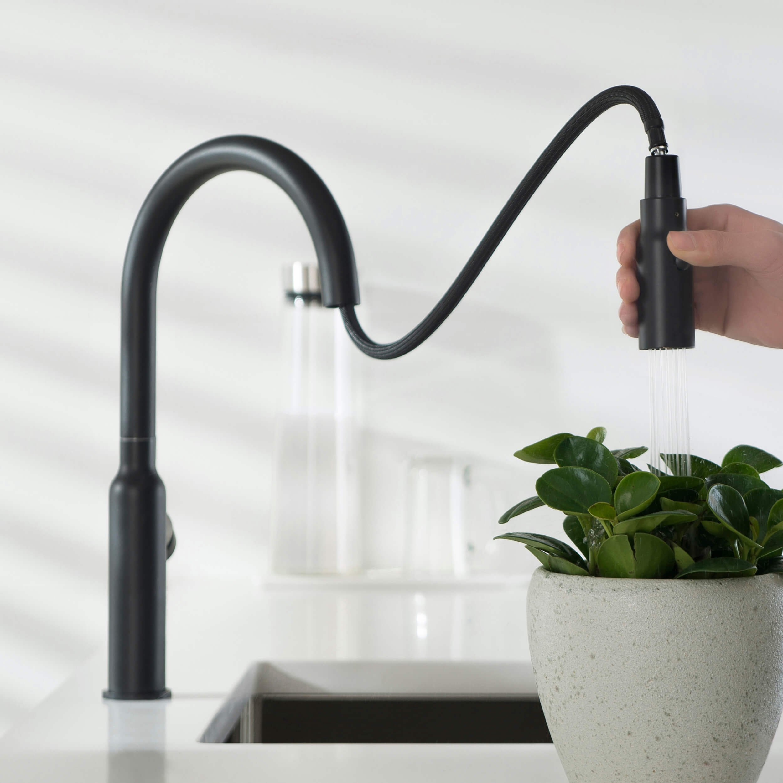 Hilo Single Handle Pull Down Kitchen Sink Faucet - KKF2008